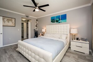 2 soverom, skrivebord, strykejern/-brett og wi-fi