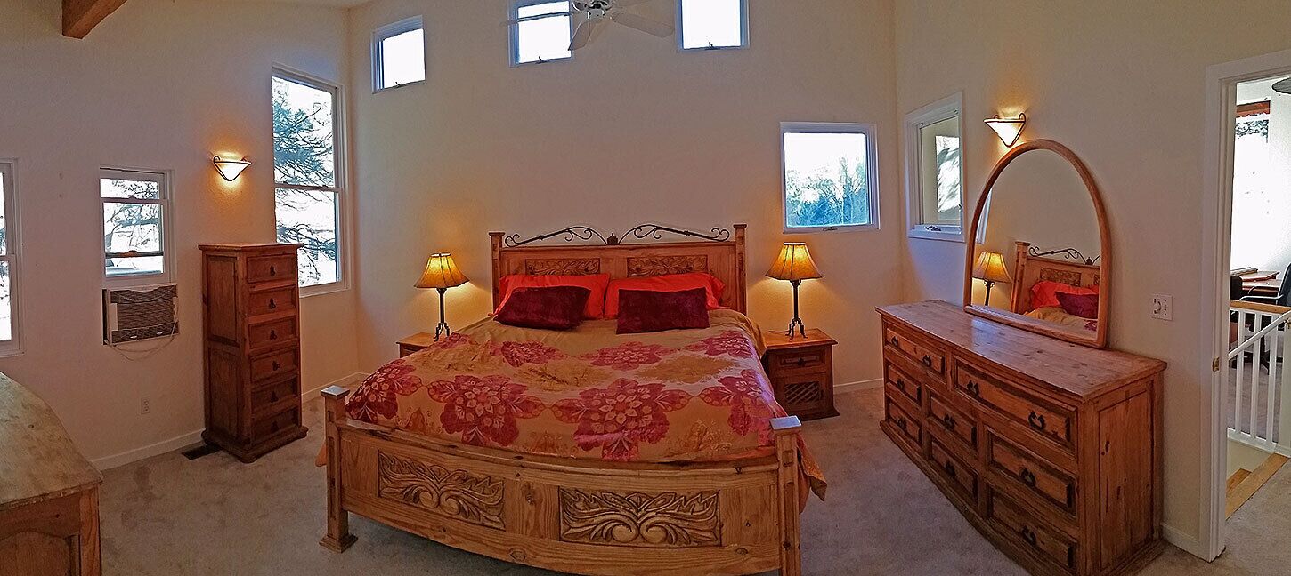 4 bedrooms, desk, iron/ironing board, travel crib