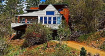 Luxury Creekside Craftsman Home - Alpine Splendor 6 Mins to Pearl, The Hill & CU