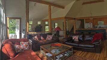 Smart TV, fireplace, DVD player, table football