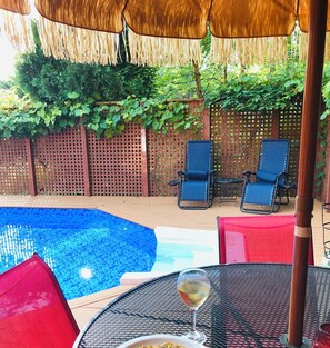 Poolside dining