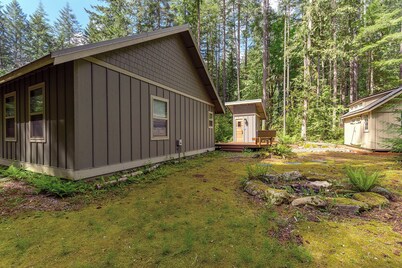 Cozy 2 Bed/2 Bath with sauna, perfect for small families