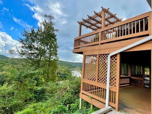 Exterior - Welcome to “Majestic View” – The View of a Lifetime! (Burnside)