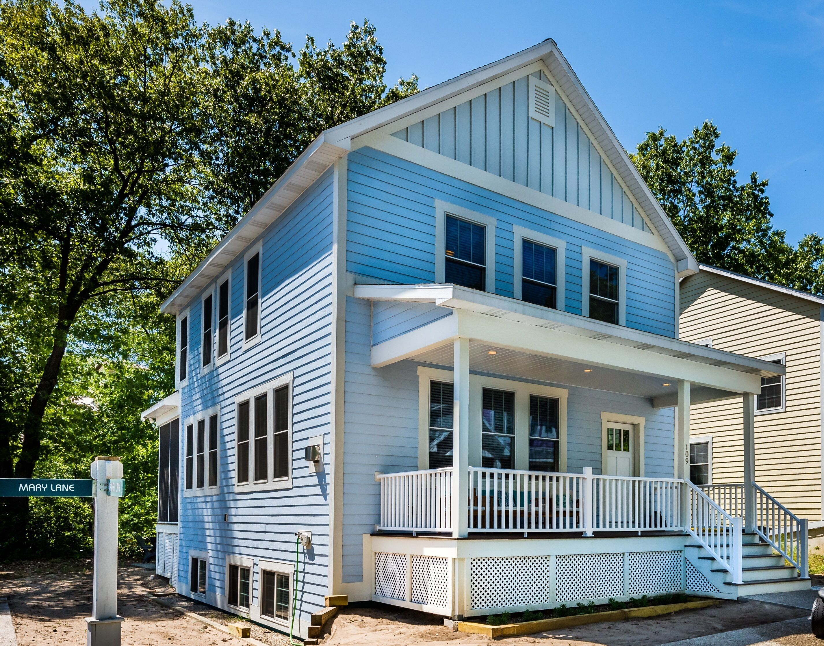 CLEAN family friendly and spacious new cottage. Sleeps 12, 5 bedroom, 3.5 bath.