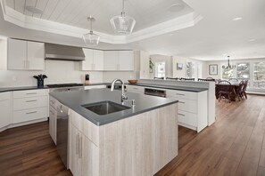 Fridge, microwave, oven, stovetop -  Ultimate 8BR Mountain View Home - Hot Tub, Pool, Firepit, Gym - Family Getaway (Stowe)