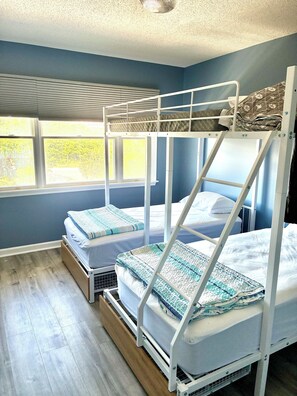 4 bedrooms, iron/ironing board, free WiFi - Keystone West West - Emerald Isle Paradise  (Emerald Isle)