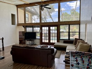 Game room - Amazing Lakefront Views! 4/4, Pool, Diving Board, Spa, Pool Table, near LegoLand (Eagle Lake)