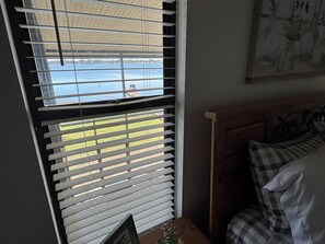 4 bedrooms, iron/ironing board, travel cot, free WiFi - Amazing Lakefront Views! 4/4, Pool, Diving Board, Spa, Pool Table, near LegoLand (Eagle Lake)