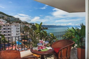 Property grounds - Beachfront 2 bed Luxe La Palapa (Emiliano Zapata)