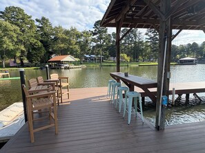 Outdoor dining - The Recovery Room, Lake House on Chickamauga Lake,Private Dock,Private Boat Ramp (Sale Creek)