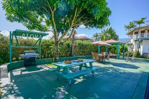 Outdoor dining - Waterfalls, Rainbows, Hot Tub, Golf, Tennis, Pool, Walk to Beach, Volleyball Crt (Princeville)