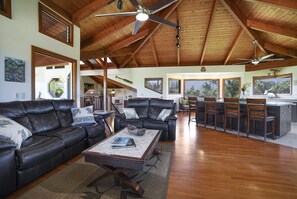 Smart TV, books - Waterfalls, Rainbows, Hot Tub, Golf, Tennis, Pool, Walk to Beach, Volleyball Crt (Princeville)