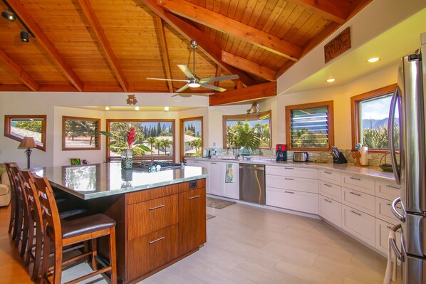 Fridge, microwave, oven, stovetop - Waterfalls, Rainbows, Hot Tub, Golf, Tennis, Pool, Walk to Beach, Volleyball Crt (Princeville)