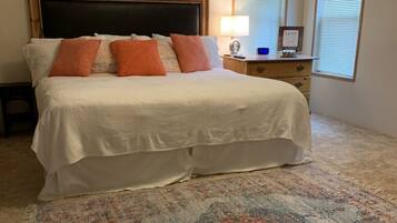 3 slaapkamers, een strijkplank/strijkijzer, reisbedje, wifi