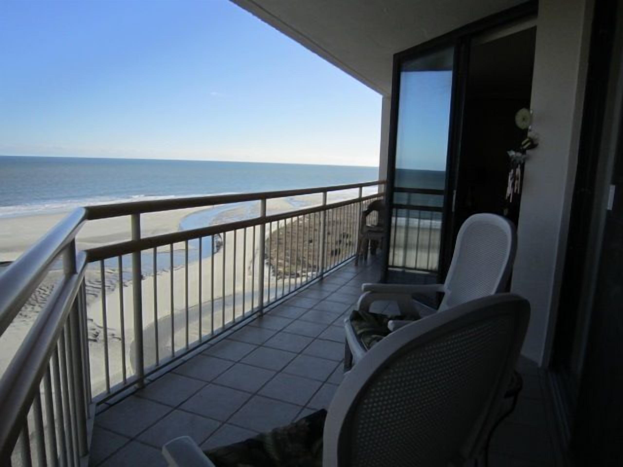 Oceanfront Dream Vacation! Granite, Stainless, Beach Locker-Book Early!