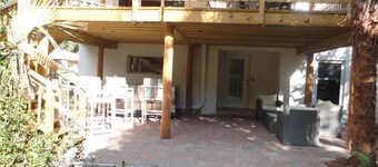 LARGE Private Guest House op 3/4 hectare groot landgoed in Yachting District 