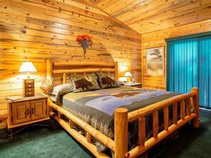 3 bedrooms, desk, WiFi, bed sheets