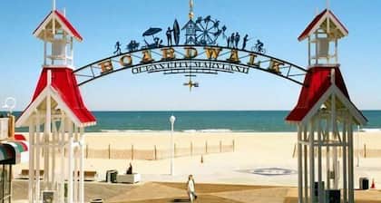 ON TOP FLOOR OF MARRIOTT - Luxury Boardwalk/Beach 1400 sq ft + Hotel amenities
