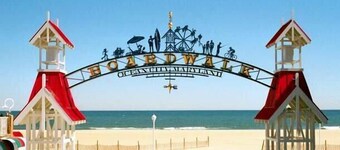 ON TOP FLOOR OF MARRIOTT - Luxury Boardwalk/Beach 1400 sq ft + Hotel amenities