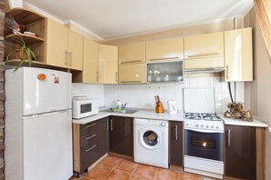 Microwave, oven, coffee/tea maker, electric kettle