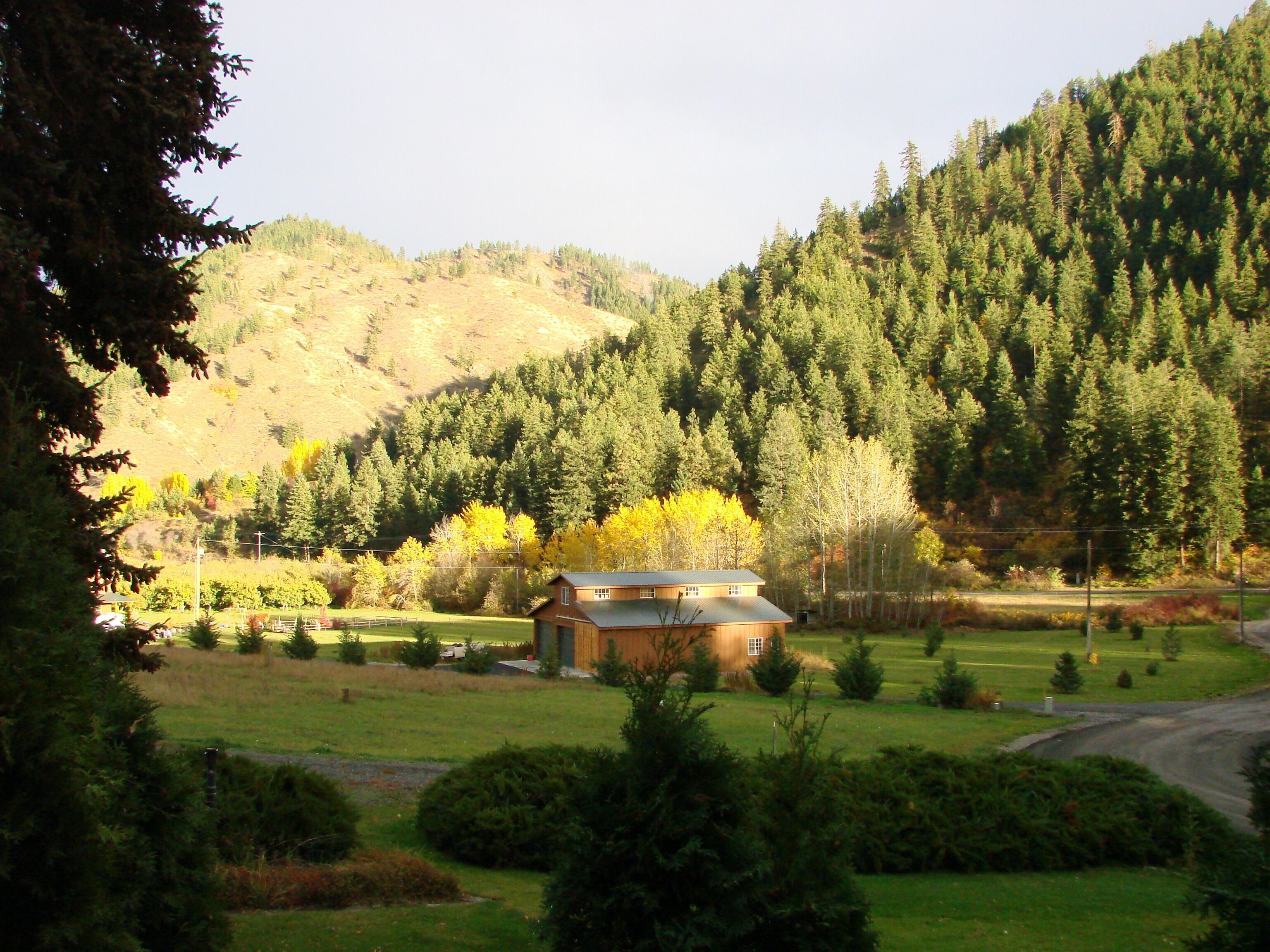 Historic Grand Farmhouse in Cashmeres scenic Brender Canyon, Cashmere, WA Vacation Rental