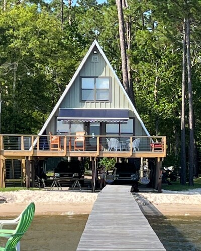 Labor Day Weekend Open! Sandy Beach, gorgeous sunsets, great front porch view!