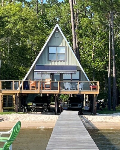 Labor Day Weekend Open! Sandy Beach, gorgeous sunsets, great front porch view!