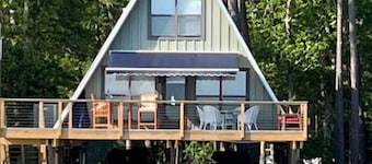 Labor Day Weekend Open! Sandy Beach, gorgeous sunsets, great front porch view!