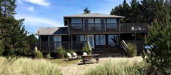 Rummelig Oceanfront hjem med View og privat strand adgang!