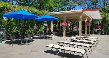 3 BR Fabulous Group/Family Getaway - Fully Furnished - Central Boise - E108