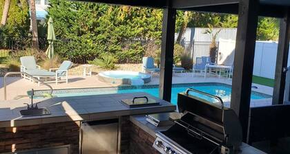 HIGHLY REVIEWED Family Vacation Destination!! PRIVATE Pool/Hot Tub/Elevator