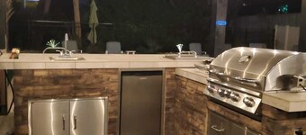 HIGHLY REVIEWED Family Vacation Destination!! PRIVATE Pool/Hot Tub/Elevator