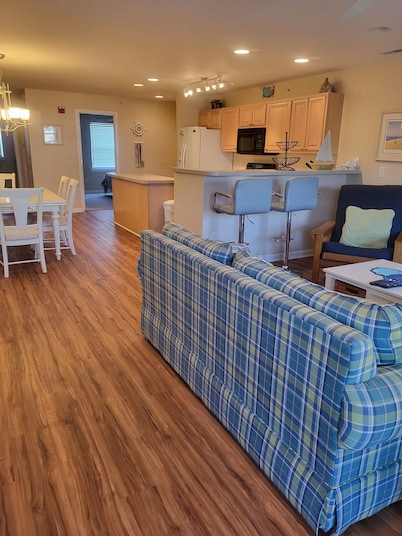 1206 Palms, 3-bedroom, 2-bath condo, Check out our off-season monthly rates