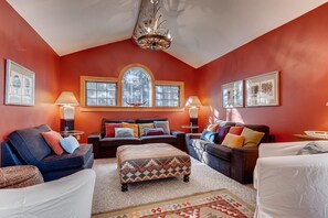 Televisio, takka, videopelejä, DVD-soitin