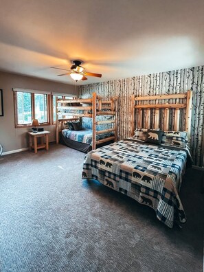 2 bedrooms, iron/ironing board, WiFi, bed sheets - Lakeview Cabin in the heart of downtown Minocqua, WI (Minocqua)