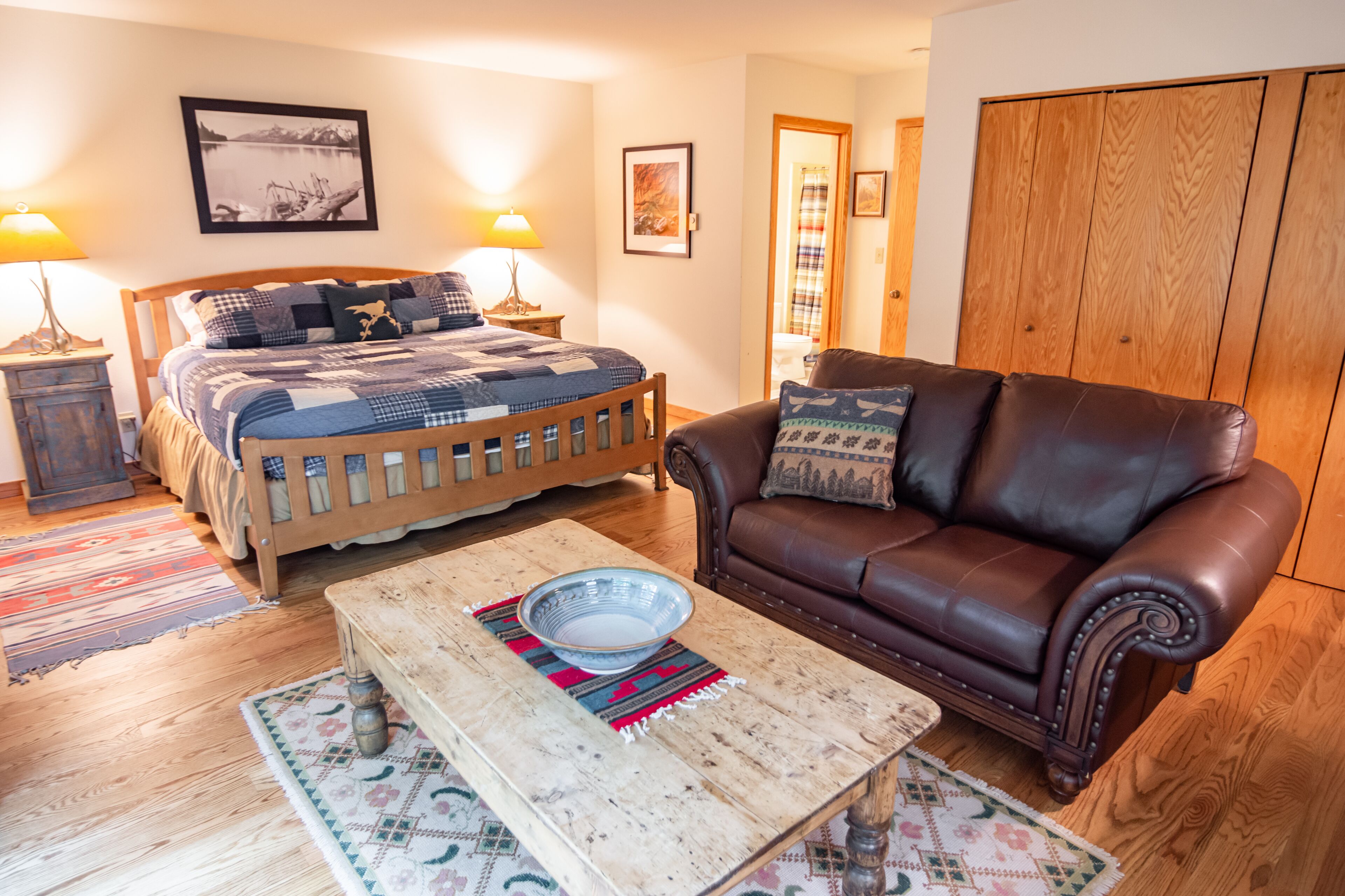 5 habitaciones, tabla de planchar con plancha y wifi gratis 