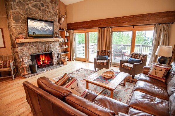 Smart TV, fireplace, DVD player, books - Ski In, Family Sized Teton Village Townhouse (Teton Village)