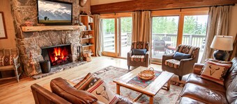 Timber Ridge # 3 ... Sinun ihanteellinen Ski-In 5 makuuhuoneen omaisuutta!