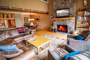 Smart TV, fireplace, DVD player, books - Ski In, Family Sized Teton Village Townhouse (Teton Village)
