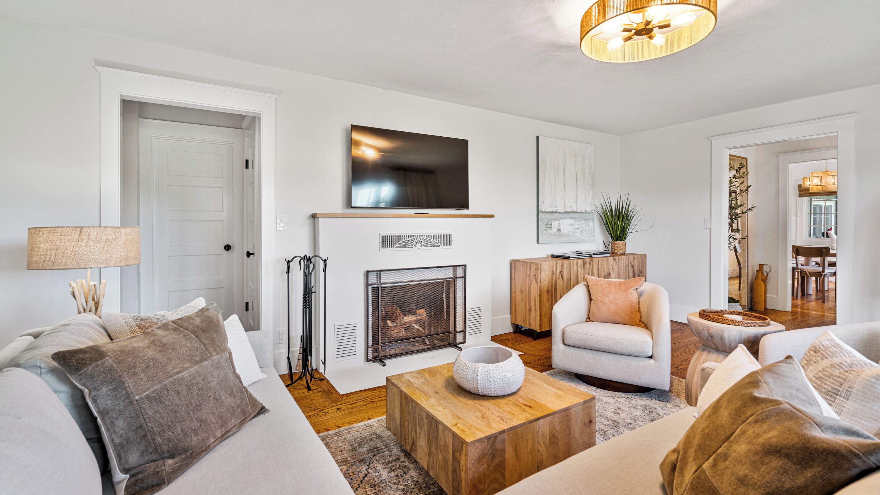 Redecorated: Flat screen TV, Fireplace, vineyard view
