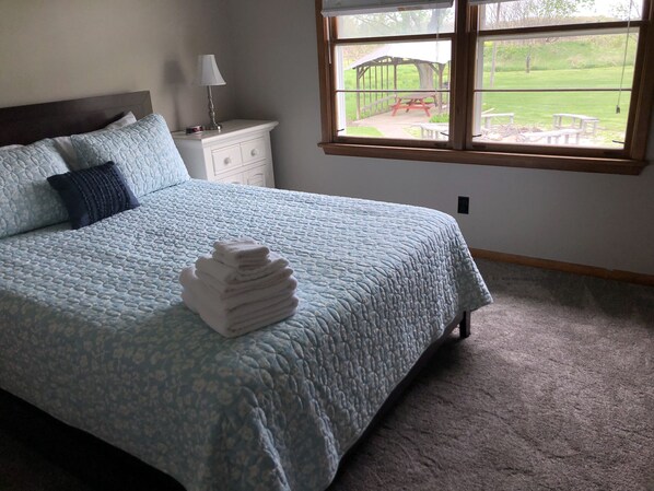 4 habitaciones, tabla de planchar con plancha, wifi y ropa de cama