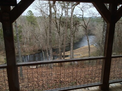 Eagles' Nest Getaway: Experience Life on the Little Missouri River