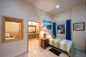 7 chambres, coffres-forts dans les chambres, bureau