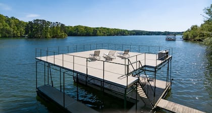 Best central lake location! Outdoor Kitchen & Fire Ring & Private Dock