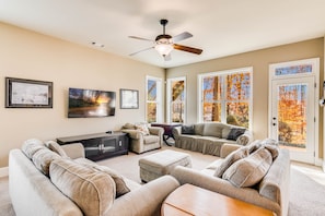 Smart TV, fireplace, books, offices
