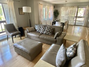 Living area - Modern Comfort at its best in Tahoe Donner (Truckee)