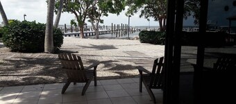 Gorgeous Sunsets from Your Balcony in Moon Bay/Walk to nearby restaurants