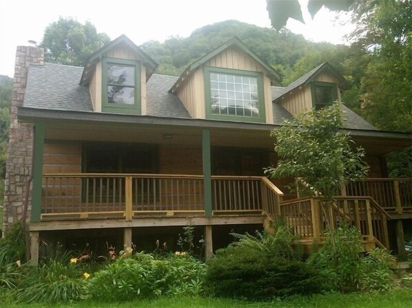 A two-story wooden cabin with a balcony and a small porch. - Sugar Plum Cabin - Beautiful leaf & Mountain View, Kids Ski FREE, Holiday FUN (Maggie Valley)
