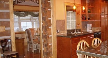 Sokeri luumuhytti - Mountain Fall Foliage View remontoitu hirsimökki / lapset Ski ilmaiseksi