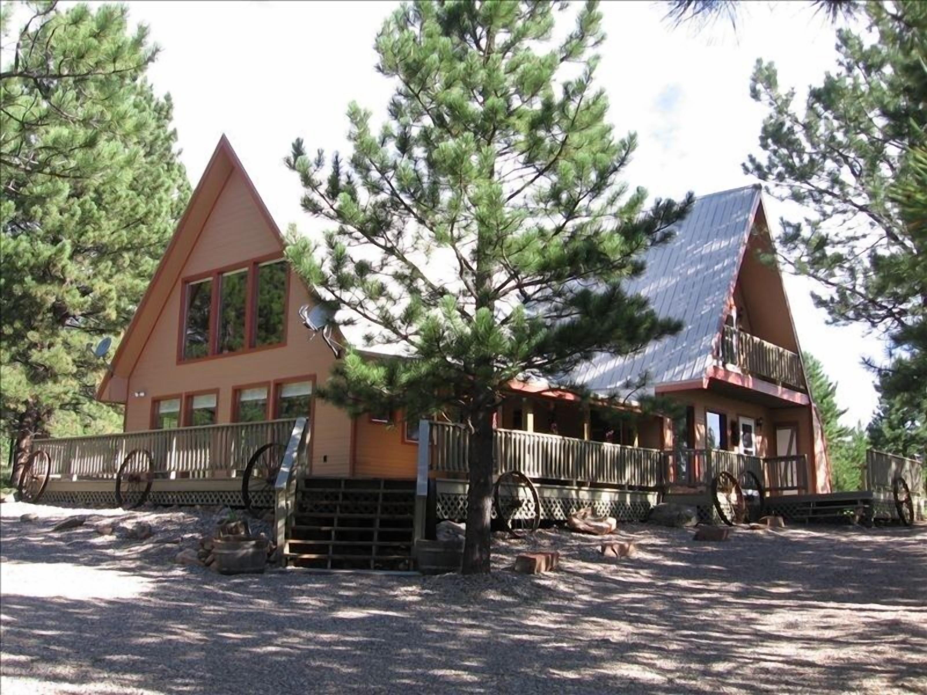 Large 3BR 2.5BA House GREAT RATES        2 KINGS 4 QUEENS! Up to 12 guests